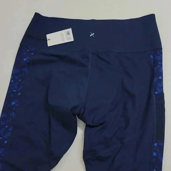 SET Stashable High Rise Legging. & Catalyst Front Zip Sports Bra - Picture 14 of 16